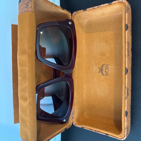 MCM Designer Red Sunglasses - Picture 4 of 4
